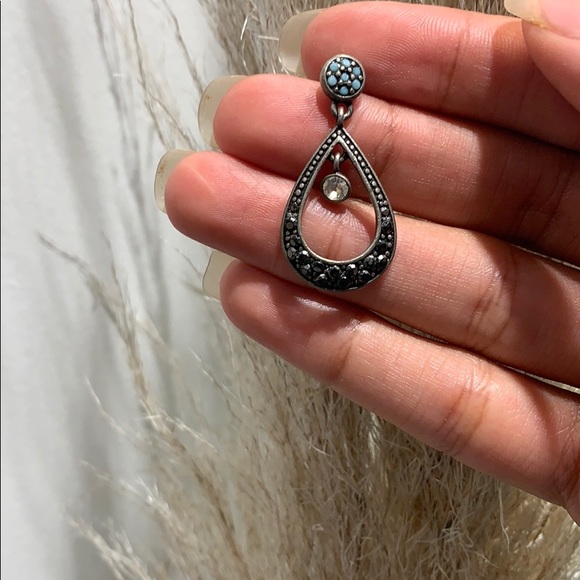 Turquoise colored embellished earrings - Picture 2 of 5